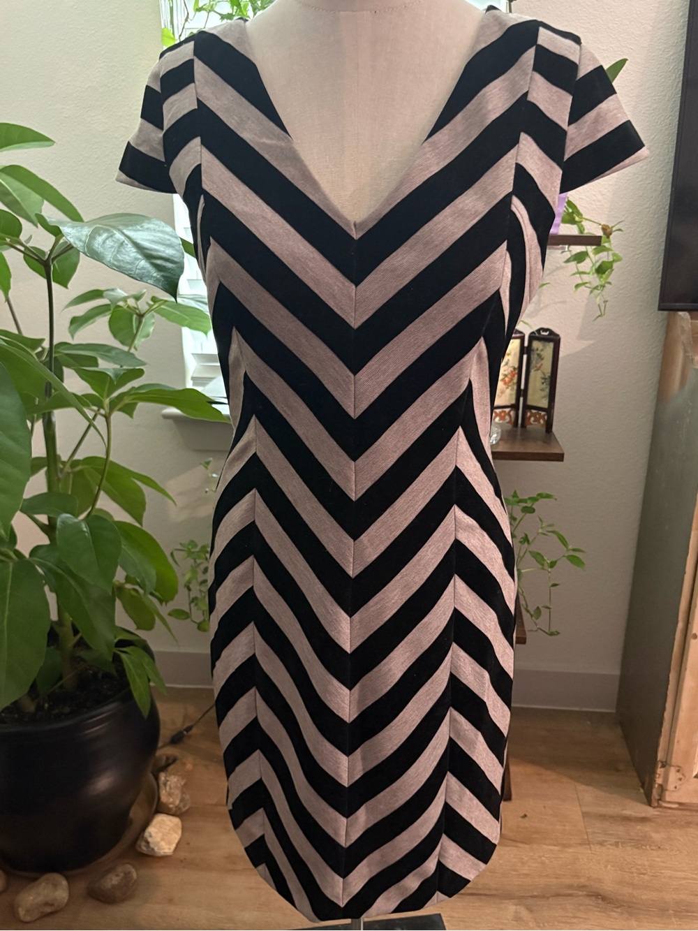 Aryn K Black and White Chevron V-Neck Cap Sleeve Mini Dress